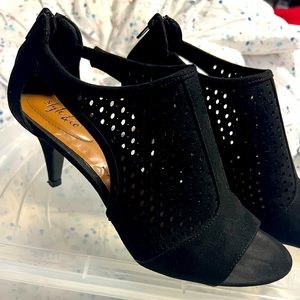 Style & Co. Black Perforated Women’s Heels Sandals Size 8